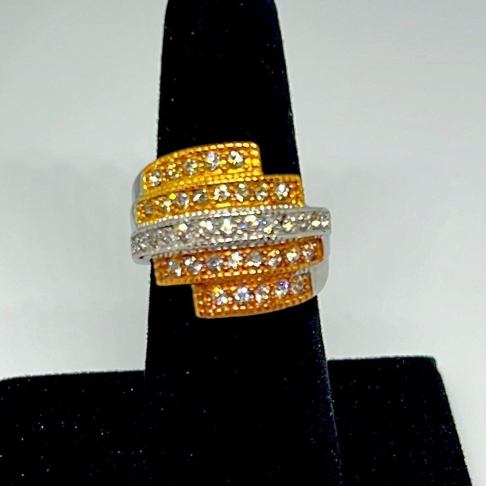 Beautiful Vintage Gold, Silver, And Copper Color Ring With Clear Stones
